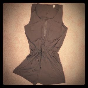 Shorts Romper in army green (size small)